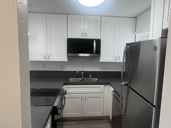 3rd image of 525 28th St #22