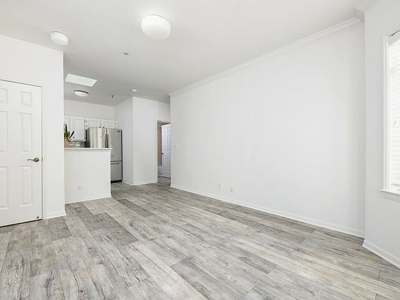 3rd image of 1921 Jefferson St APT 302