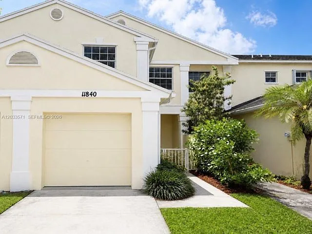 3 bed, 2.0 bath, 1392 sqft, $3,200 — Photo 1