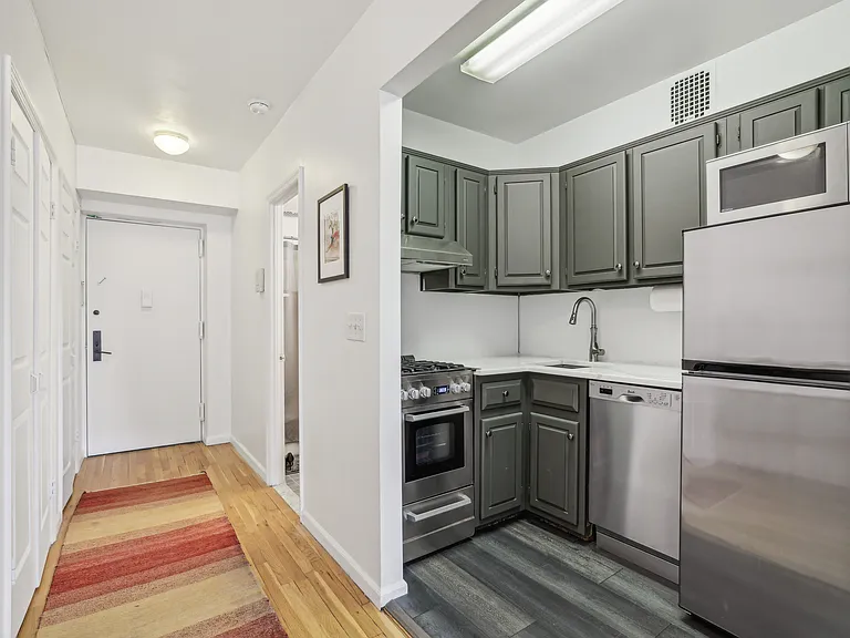 186 W 80th St #7F — Photo 6