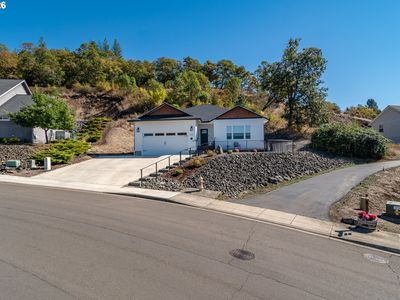 625 NE Cummins St, Roseburg, OR, 97470