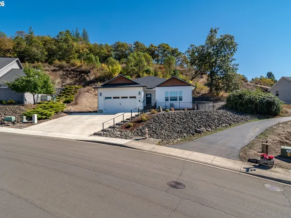 625 NE Cummins St, Roseburg, OR 97470