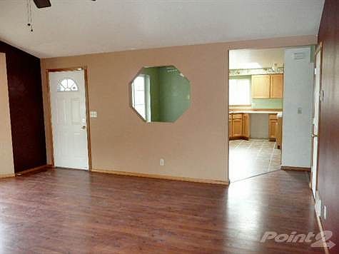 431-459399 Living toward Kitchen 2