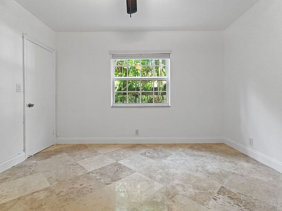1st image of 2424 SE 17th St
