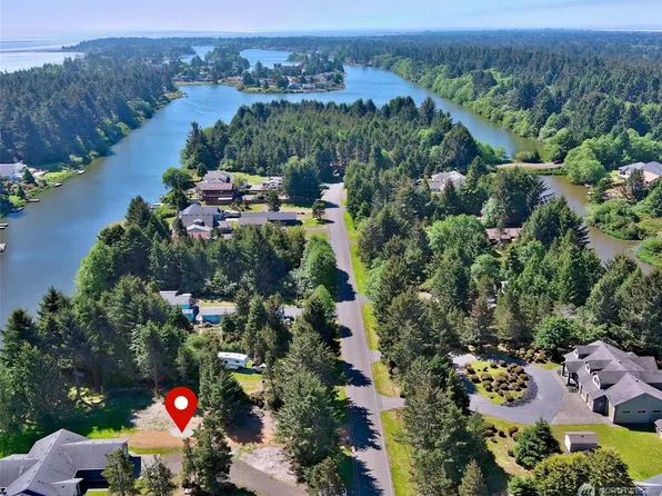 249 Overlake Street NE, Ocean Shores, WA 98569