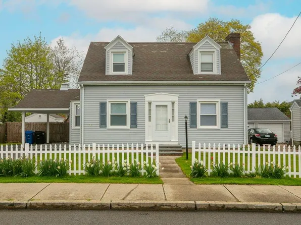 94 Eustis Ave, Newport, RI 02840