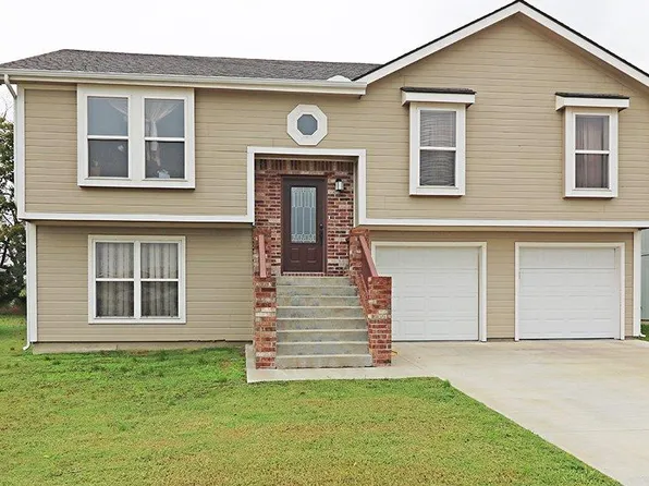 110 E John St, Coffeyville, KS 67337
