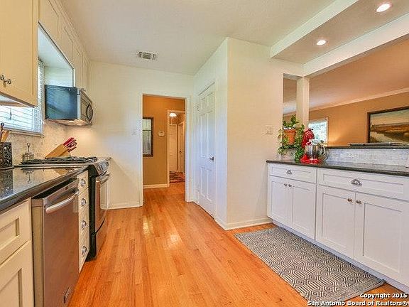 4th image of 330 Irvington Dr