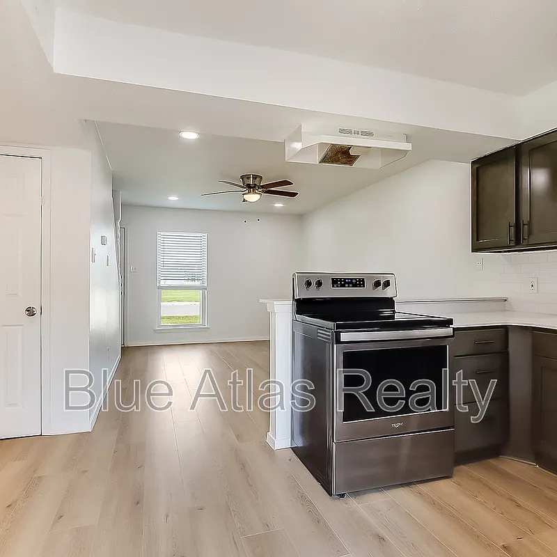 Building Photo - 408 Noble Ave #C