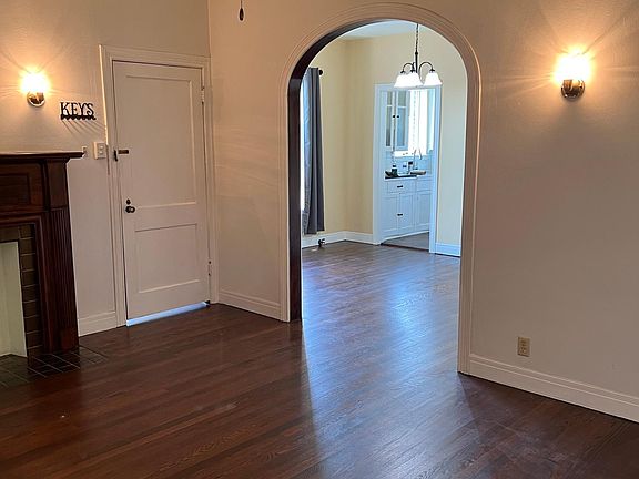 4th image of 4019 Woodleigh St #A
