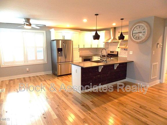 2nd image of 202 Lincoln Ct