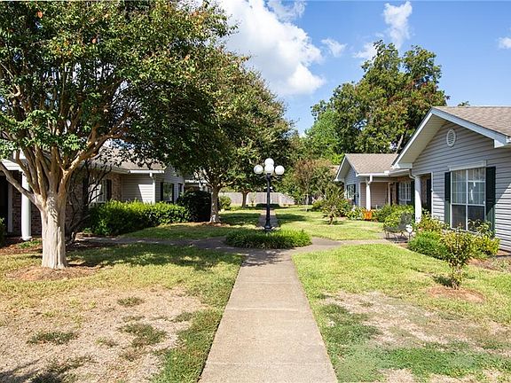 3rd image of 513 Versailles Blvd