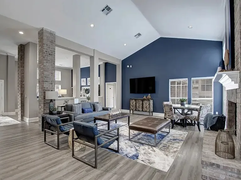Indian Creek Apartments — Photo 14