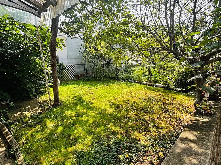 45 Nassau Ave — Photo 15