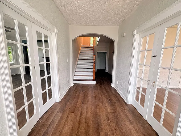 311 N Center Ave — Photo 22