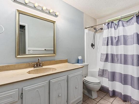 2nd image of 1212 NE 14th Ct APT M3