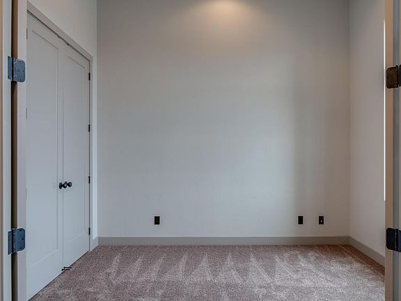 4th image of 1797 N Vista Park Way