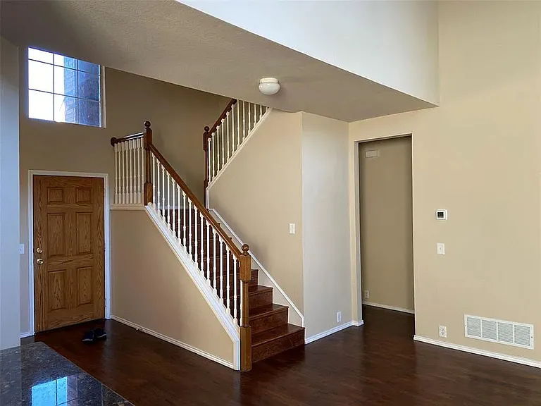 2013 Trinity Ln — Photo 2