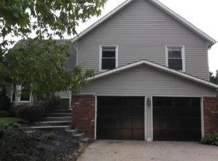 2113 E Sunvale Dr, Olathe, KS 66062