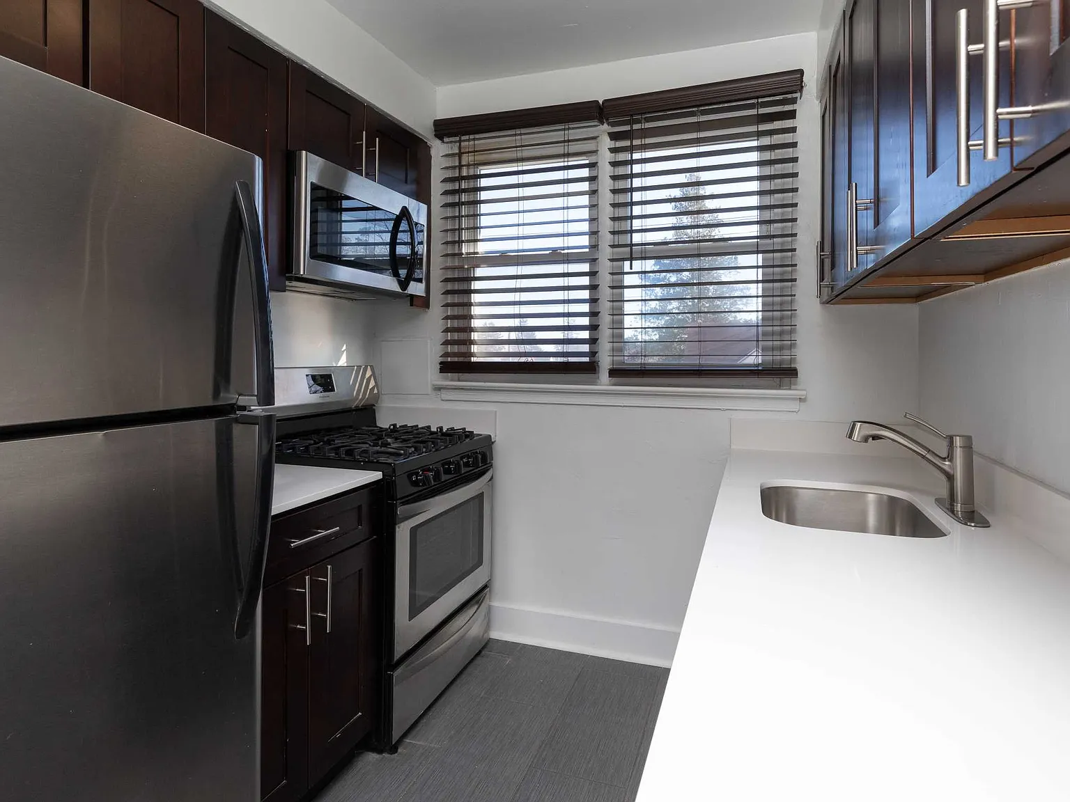 Airy Avenue Apartments — Photo 2