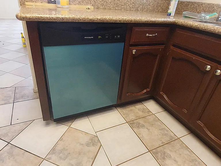 kitchen dish washer