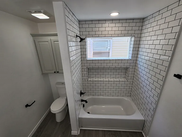 127 E 3rd St — Photo 14