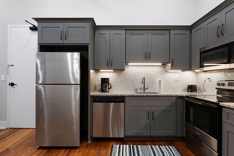2nd image of 101 W Main St #1