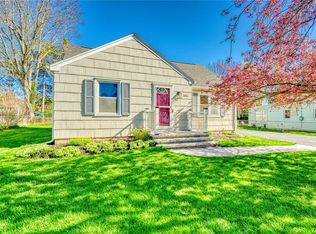 486 Pineview Dr, Webster, NY 14580