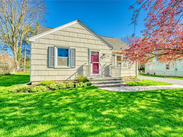 486 Pineview Dr, Webster, NY 14580