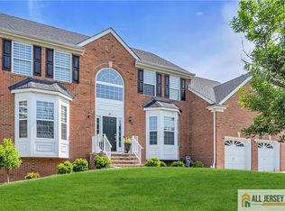 11 Hawk Ct, East Brunswick, NJ 08816