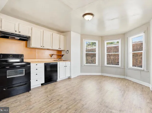 742 N 37th St, Philadelphia, PA 19104