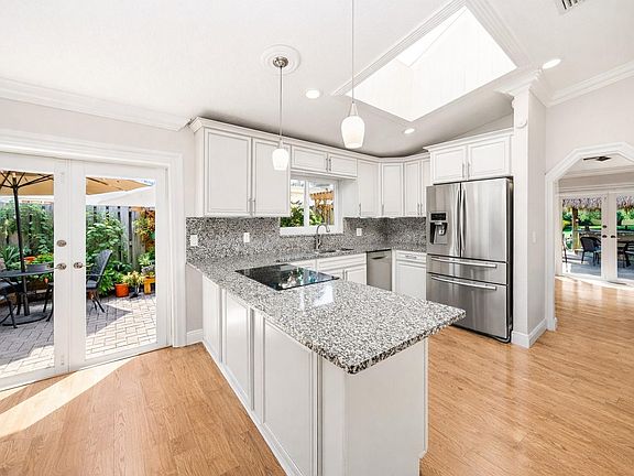 4th image of 1581 NW 101st Avenue