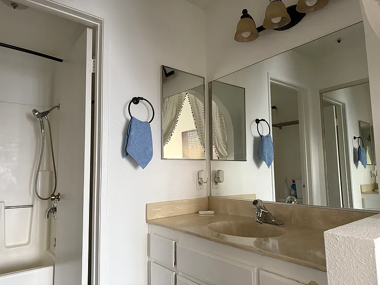 440 Anderwood Ct — Photo 3