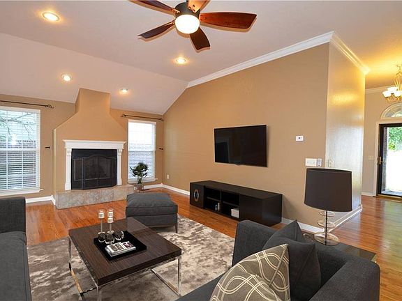 3rd image of 45 Valley View Cir
