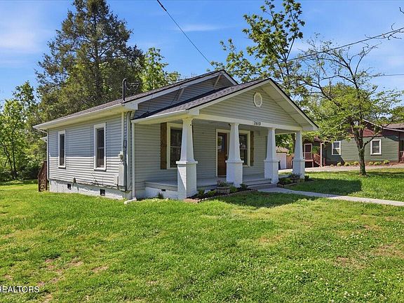 2nd image of 2610 Woodrow Dr