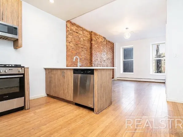 133-01 Sanford Avenue image 1 of 8