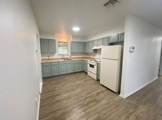 1303 Fairview Dr, Beeville, TX 78102