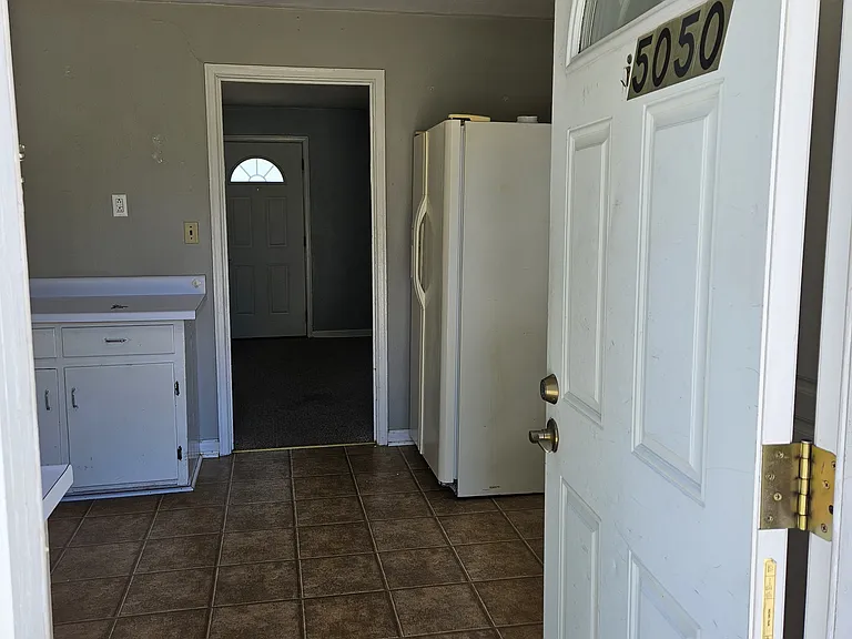 5050 Pulliam St #5050 — Photo 8