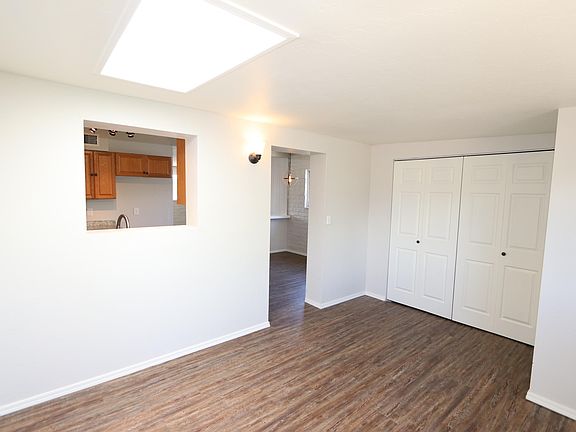 3rd image of 5851 S Columbus Blvd