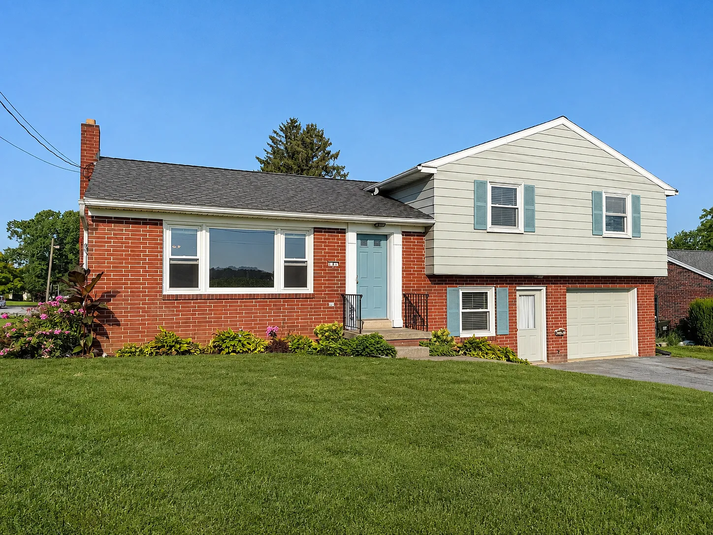 3 bed, 1450 sqft, $2,095 — Photo 1