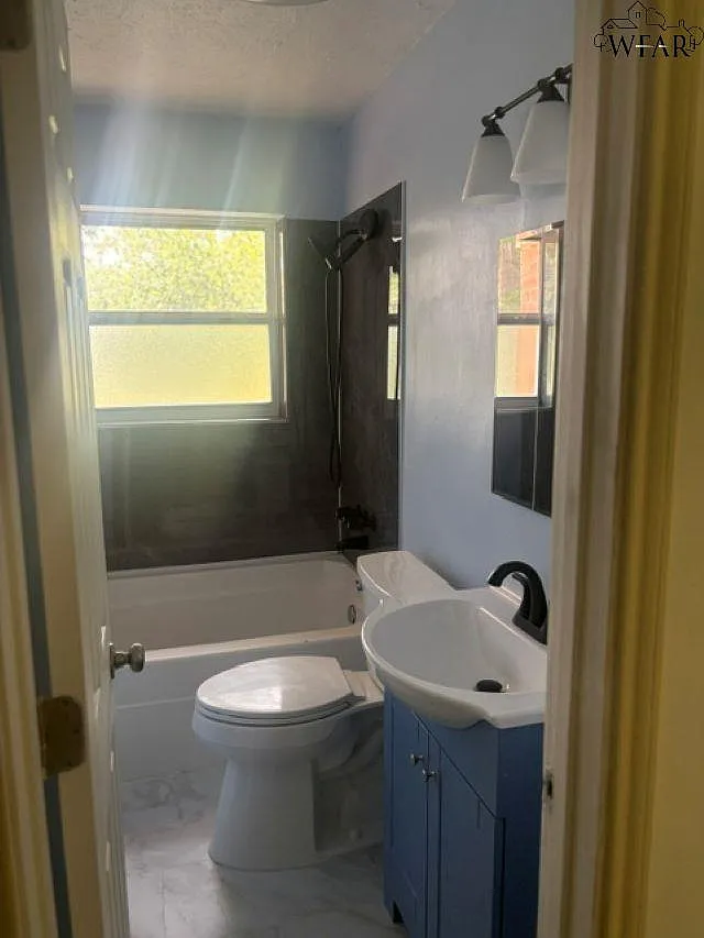 3 bed, 1.0 bath, 887 sqft, $1,200 — Photo 4