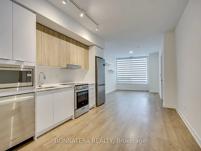 5105 Hurontario St #408 — Photo 14