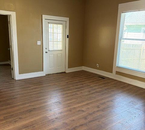 4th image of 41 N Hinman St