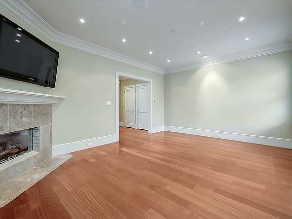 4th image of 2599 Sacramento St