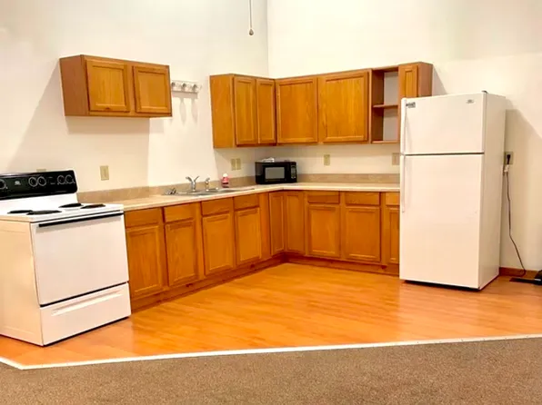 102 N Main St, Summitville, IN