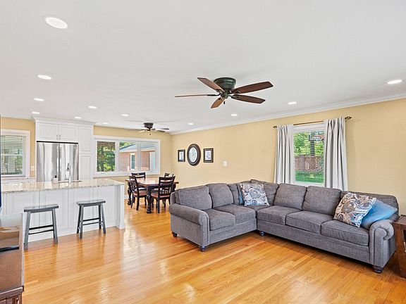 5th image of 407 Plumtree Rd