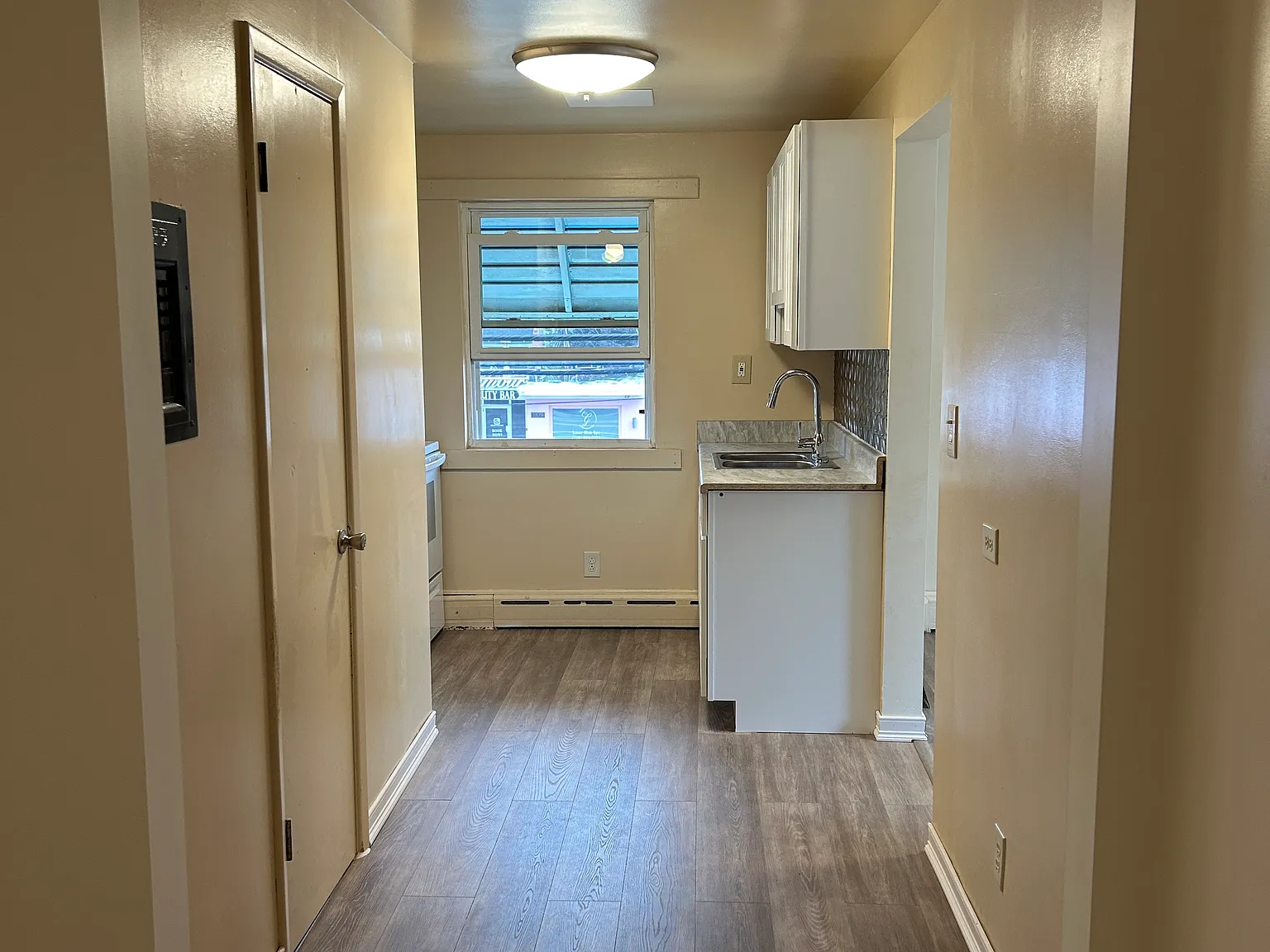 1 bed, 850 sqft, $1,150 — Photo 3