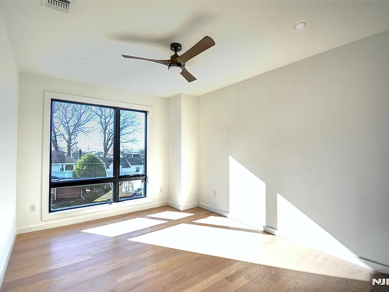 35 Henry Ave #B — Photo 8