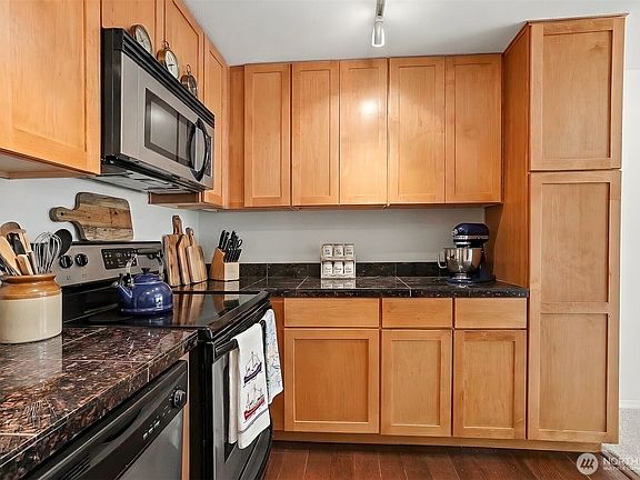 5th image of 14300 32nd Avenue NE #107