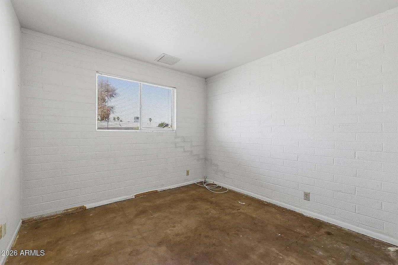3 bed, 1353 sqft, $2,400 — Photo 4